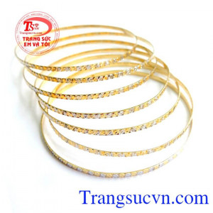 Vòng Tuần Nữ Vàng Cá Tính 7 chiếc được đeo theo rất cần sự kiên trì nó như một thú chơi vòng cao quý theo chu kỳ 7 ngày trong 1 tuần tạo. Vòng Tuần Nữ Vàng Cá Tính