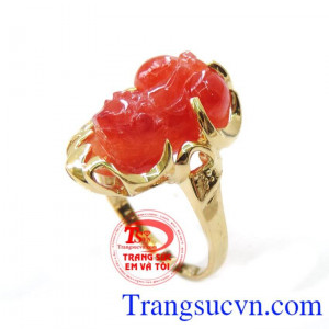 đeo hợp thời trang hợp mệnh hợp phong thủysẽ giúp gia chủ chiêu tài phát lộc, hưng vượng, đại phú đại quý là linh vật linh thiêng đem đến tài lộc, cát khí, phù hộ gia chủ về mặt sức khỏe, sự nghiệp.