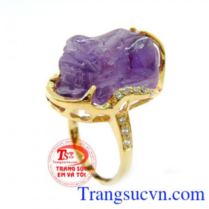 Nhẫn Nữ Tỳ Hưu Thạch Anh Tím Tài Lộc Bao thế kỷ qua các vị vua chúa và nữ hoàng đều yêu thích một màu tím hoàng gia,màu tím tình yêu,với ý nghĩa mang lại nhiều may mắn và thu hút tài lộc trong cuộc sống. Sản phẩm bảo hành 12 tháng giao hàng toàn quốc.