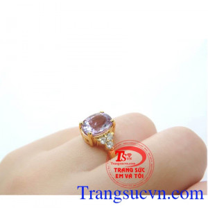 Nhẫn Nữ Amethyst Đẹp Sang Trọng cho chủ nhân còn rất tốt cho sức khỏe kiểm soát được cảm xúc, xoa dịu âu lo,tăng cường lòng bao dung nhẫn nại. làm cho con người có cảm giác yên tâm. Sản phẩm uy tín chất lượng trên toàn thế giới.
