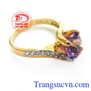 Màu tím tượng trưng cho lòng chung thủy và tình yêu mãnh liệt. Với thiết kế tinh tế sang trọng phù hợp cho phái đẹp.