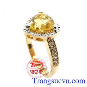 Nhẫn Nữ Thạch Anh Vàng Cá Tính chất lượng cao. Nhẫn Nữ Thạch Anh Vàng Cá Tính Có thể coi đây là món quà ý nghĩa tặng người vợ nhân dịp 13 năm ngày cưới