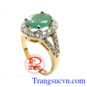 Nhẫn Nữ Emerald Quyền Quý là sự lựa chọn hoàn hảo cho các cô nàng thích đẳng cấp sang trọng quyễn rũ và muốn trở thành trung tâm chú ý. Sản phẩm bảo hành 12 tháng giao nhẫn toàn quốc.