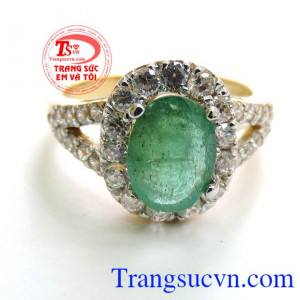Nhẫn Nữ Emerald Quyền Quý chất lượng vàng đảm bảo. Nhẫn Nữ Emerald Quyền Quý là sự lựa chọn hoàn hảo cho các cô nàng thích đẳng cấp sang trọng quyễn rũ và muốn trở thành trung tâm chú ý. Sản phẩm bảo hành 12 tháng giao nhẫn toàn quốc.