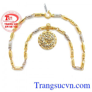 Trang sức Em và Tôi chuyên cung cấp các mặt hàng chất lượng cao đến tay khách hàng