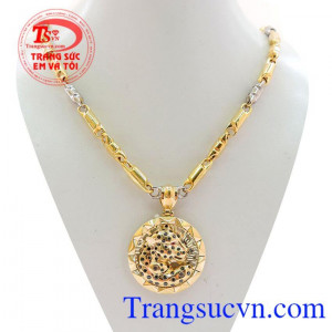 Bộ Mặt Dây Chuyền Báo Nam Tính . Bộ sản phẩm dây chuyền vàng đeo hợp thời trang