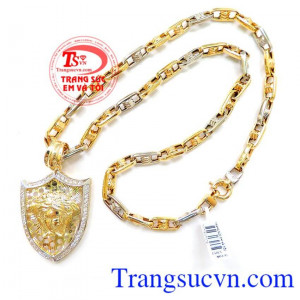 Dây chuyền đa dạng mẫu dây vàng và kiểu phù hợp mọi lứa tuổi có thể đeo làm tôn lên sự tinh tế và lịch lãm cho bản thân