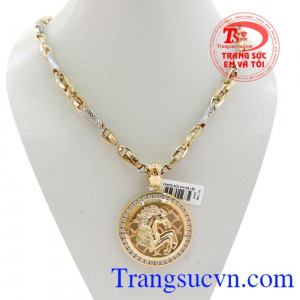 Bộ Mặt Dây Nam Tuổi Ngọ Bền Đẹp được kết hợp bởi mặt dây chuyền nam tuổi ngọ 10k lịch lãm và dây chuyền vàng Italya nhập khẩu nguyên chiếc