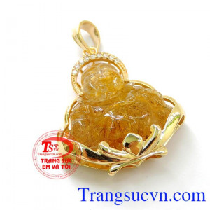 Thạch anh tóc vàng thỉnh thoảng được gọi là thạch anh titan vì tính quý hiếm và ánh kim của nó