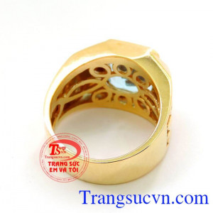 Không phải ngẫu nhiên mà topaz được gọi là đá thức tỉnh nội tâm. Nó mang lại cho phụ nữ sắc đẹp, còn cho đàn ông- sự thông thái. Chiếc nhẫn nam topaz thời trang , vàng tây 14k sang trọng