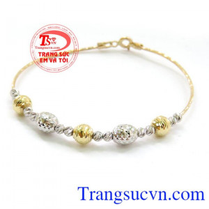 Chiếc lắc vàng xinh xắn thích hợp làm quà tặng trong các dịp lễ kỉ niệm.Lắc tay Ý xinh