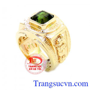 Sử dụng bộ trang sức gắn đá quý Tourmalin sẽ có được sự may mắn. Nhẫn nam Tourmalin thời trang