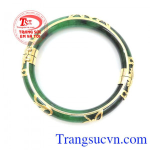 Chiếc vòng ngọc thời trang đẹp, chuẩn chất lượng, kèm giấy kiểm định. 