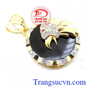 Tôn nên vẻ đẹp đầy nam tính, mạnh mẽ nơi bờ ngực săn chắc của người đàn ông