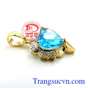 Mặt nữ xanh ngọc thục nữ.