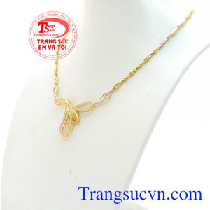 Kiềng vàng duyên dáng