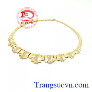 Chiếc kiềng vàng thời trang , vàng tây 10k đẹp, bảo hành 6 tháng. Kiềng vàng lộng lẫy