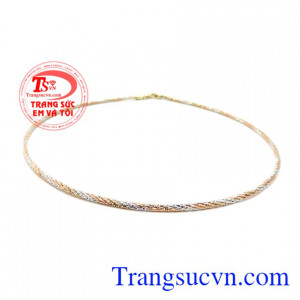 Những mẫu thiết kế từ Ý vô cùng độc đáo và sang trọng. Kiềng nữ Ý kiểu trụ xinh