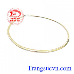 Kiềng vàng nữ quyền lực, chiếc kiềng vàng nữ Ý sáng, bóng thiết kế kiểu dáng quyền lực mang lại vẻ đẹp quyến rũ cho người đeo.