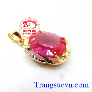 Mặt nữ đá hồng duyên dáng.