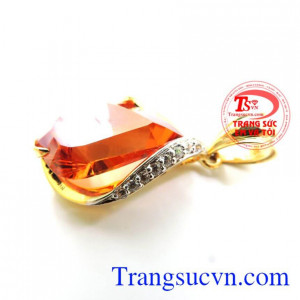 Những mẫu mặt dây chuyền bạc nữ nhỏ xinh có thiết kế mang biểu tượng của tình yêu như mặt dây hình trái tim hay biểu tượng của sự vĩnh cửu được rất nhiều người yêu thích hiện nay như hình vô cực, may mắn và hạnh phúc như mặt dây cỏ 3 lá, 4 lá, … Mặt nữ gi