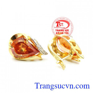 Bông tai nữ mỏng manh thương hiệu Em và Tôi chất lượng, được nhiều khách hàng yêu thích và lựa chọn.