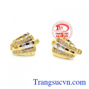 Khuyên tai của những người thiếu Thủy có hình tròn lại càng tốt.