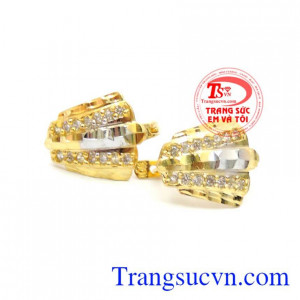 Bông tai Trương Hồ Phương Nga.Với chế tác tinh xảo,nhiều mẫu mã đẹp sẽ làm hài lòng quý cô,ngoài ra những người thiếu Thủy nên đeo khuyên tai bằng vàng, bằng đồng hoặc bằng ngọc trai.