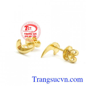 Vòng cổ hay vòng tay cũng được nhiều bạn gái ưa dùng là quà tặng quá phổ biến. Vì thế hoa tai cho bạn gái sẽ là món quà đong đầy ý nghĩa và tình cảm của bạn.