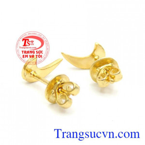 Nếu người tặng là con trai và người con gái chưa sẵn sàng thì món quà này sẽ gây hiểu lầm và làm rạn nứt mối quan hệ của cả hai rất nhanh. Bông tai thôn nữ yêu thương