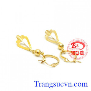 Với những có gái có khuôn mặt dài bạn nên chọn hoa tai dáng ngắn và có kích thước to một chút sẽ giúp khuôn mặt đầy đặn hơn.