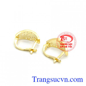 Bông tai cô nàng tóc dài.