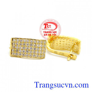 Người ta cho rằng ma quỷ thường xâm nhập vào cơ thể qua vành tai để thống lĩnh linh hồn con người. Bông tai đẹp phong thủy