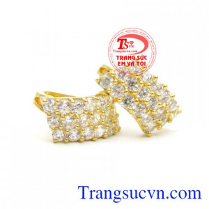 Bông tai tình yêu vĩnh hằng.