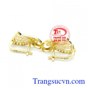 Trang sức là một trong những món quà rất dễ tặng nhưng không phải ai cũng có chọn lựa đúng. Bông tai diễm mỹ tuyệt luân.