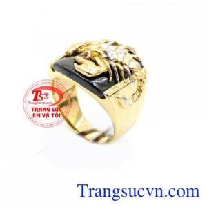 Nhẫn nam bọ cạp đá đen, nhẫn nam thời trang vàng tây 10k thiết kế chạm nổi bọ cạp trên nền đá đen, mang lại phong cách cá tính cho phái mạnh. Chiếc nhẫn nam bọ cạp đẹp, bảo hành 6 tháng