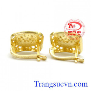 Bông tai hồng lệ tuyết.