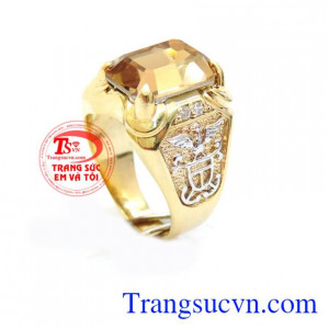 Hình tượng đại bàng trong phong thủy không chỉ thể hiện bản lĩnh của phái mạnh mà còn khẳng định uy quyền, sự khác biệt về địa vị trong xã hội và đem lại những may mắn trong công việc