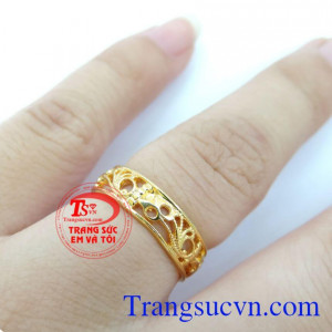 Nhẫn Nữ Hoa Văn 10k chất lượng vàng đảm bảo, Nhẫn Nữ Hoa Văn 10k, nhẫn nữ vàng tây, nhẫn nữ đẹp. phù hợp làm quà tặng người thân nhân dịp ý nghĩa đặc biệt. Sản phẩm bảo hành 6 tháng giao hàng toàn quốc.
