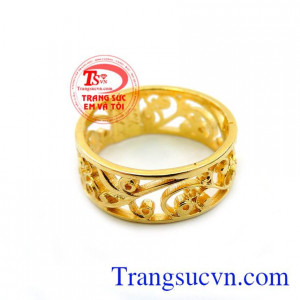 Chiếc Nhẫn Hoa Văn Độc Đáo chất lượng cao. Chiếc Nhẫn Hoa Văn Độc Đáo, nhẫn nữ vàng tây, nhẫn nữ đẹp