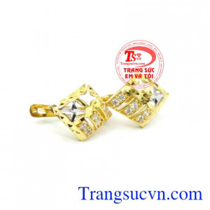 Bông tai nữ hương diễm đoạt mục.