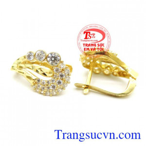 Bông tai liễu mi như yên.