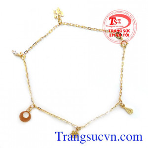 Chất liệu vàng 10k sáng bóng.