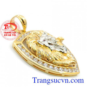 Kết hợp đeo mặt Nam báo vàng với dây chuyền nam vàng tạo nên bộ trang sức nam tuyệt vời