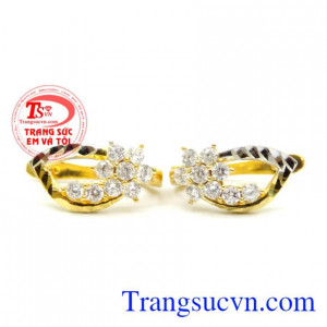 Bán đôi hoa tai vàng tây chất lượng cao, hoa tai vàng tây, hoa tai đẹp, thiết kế đơn giản nhẹ nhàng nhưng không kém phần tinh tế tô thêm vẻ đẹp cho phái nữ. Bông tai Tú ngoại tuệ trung