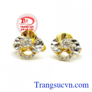 Bông tai tư sắc thiên nhiên.