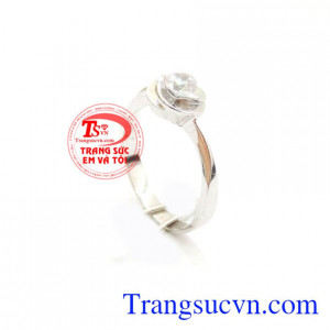 Nhẫn làm quà tặng nhân ngày kỉ niệm hoặc đeo trong ngày lễ đính hôn