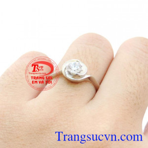 Nhẫn làm quà tặng nhân ngày kỉ niệm hoặc đeo trong ngày lễ đính hôn