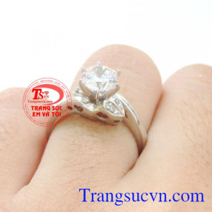 Nhẫn nữ vàng trắng dành cho phái đẹp phù hợp làm quà tặng sinh nhật hoặc trong các dịp ý nghĩa