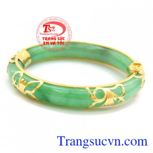 Sang trọng, vòng bọc vàng thiết kế đường nét sắc sảo. Vòng bọc vàng quý phái